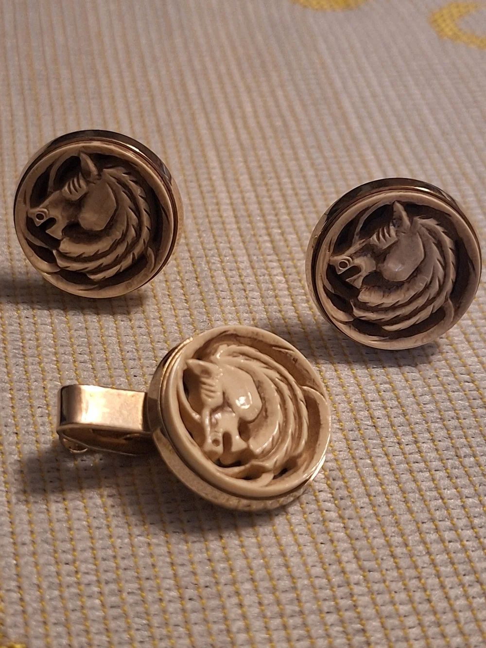 Goldtone and Cream Horse Head Cufflink and Tie Clip Set